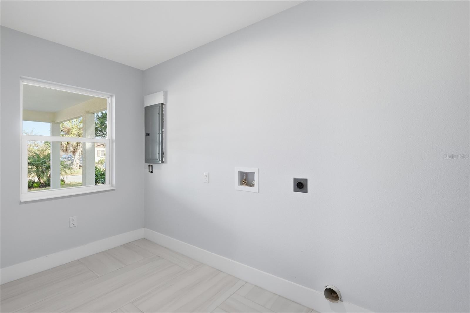 Image 13 of 23 For 311 12th Street W