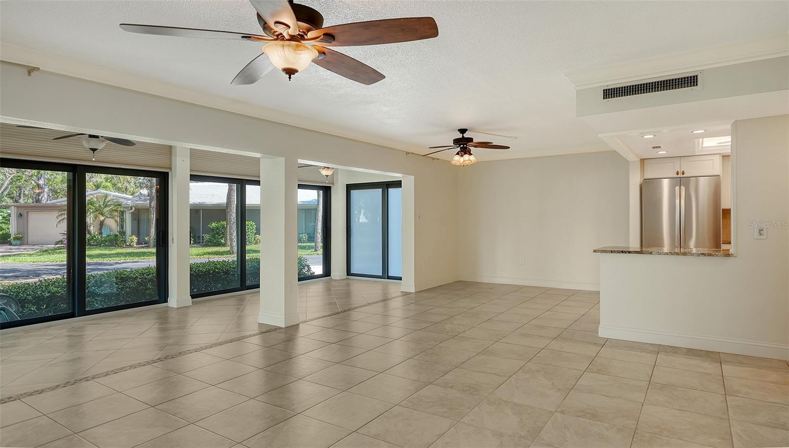 Image 13 of 91 For 225 Hourglass Way 103