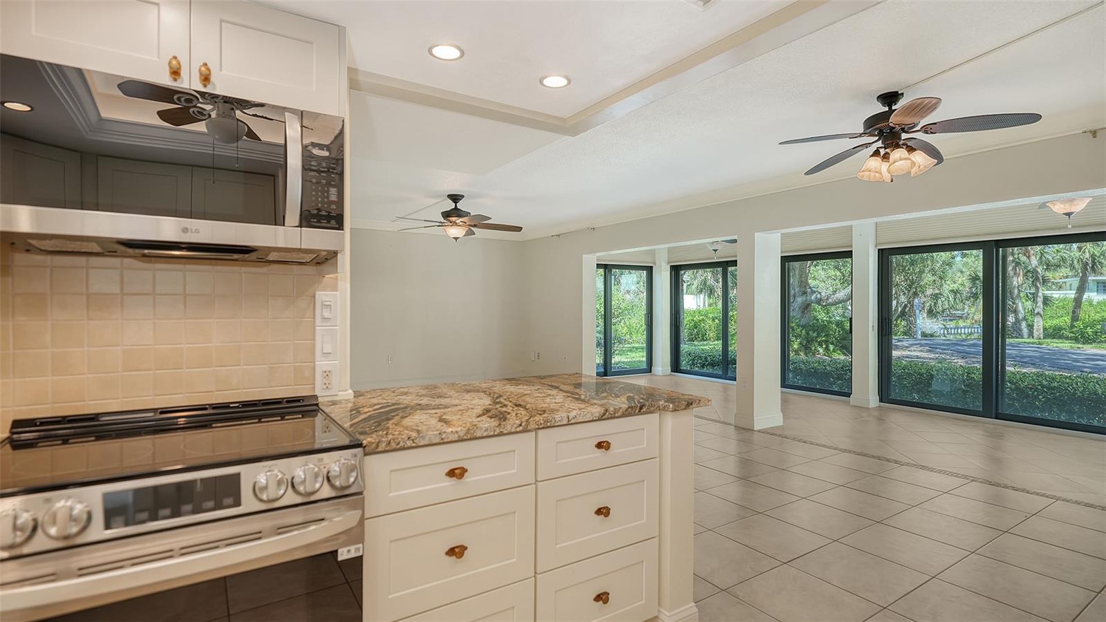 Image 39 of 91 For 225 Hourglass Way 103