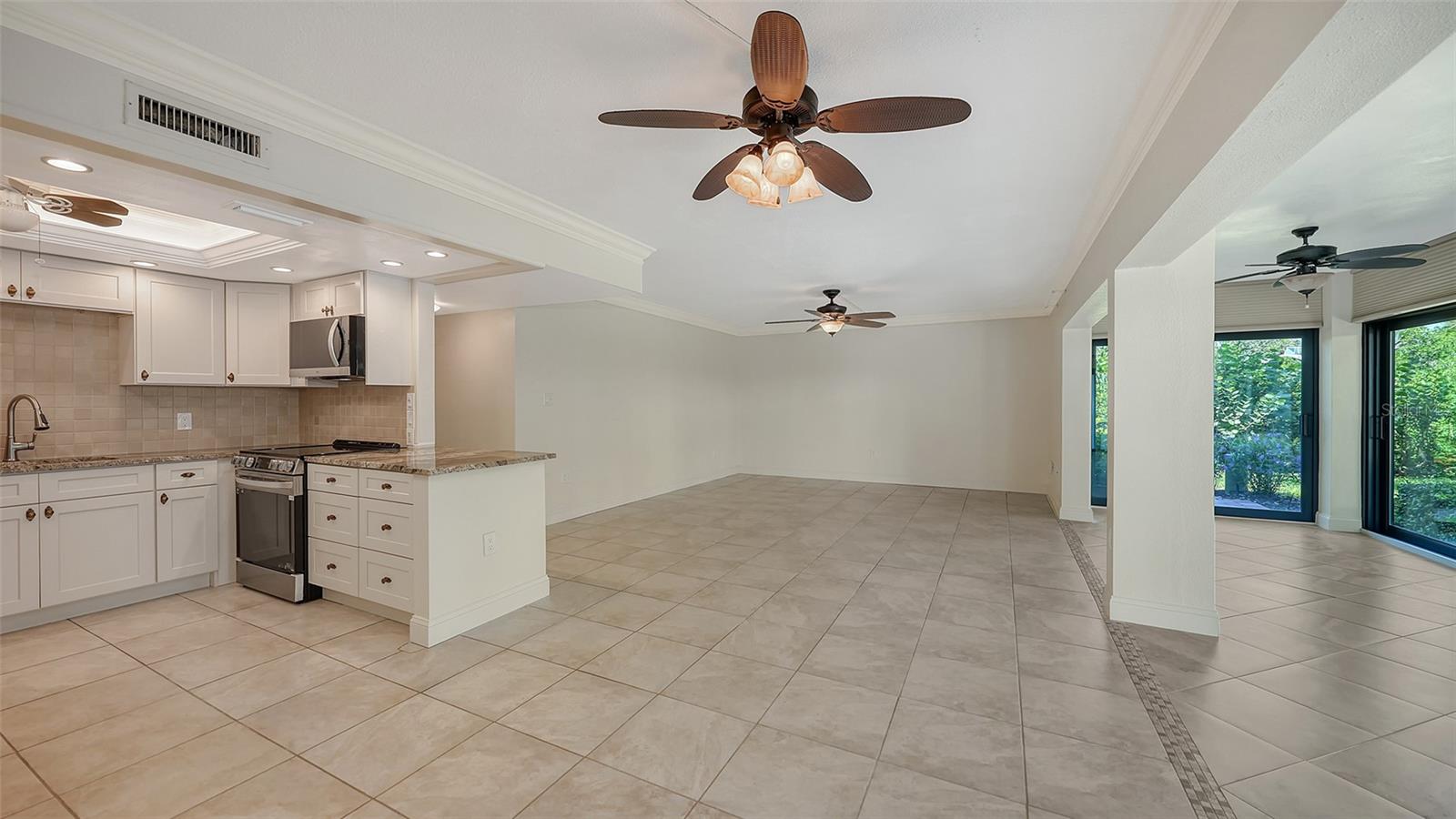 Image 40 of 91 For 225 Hourglass Way 103
