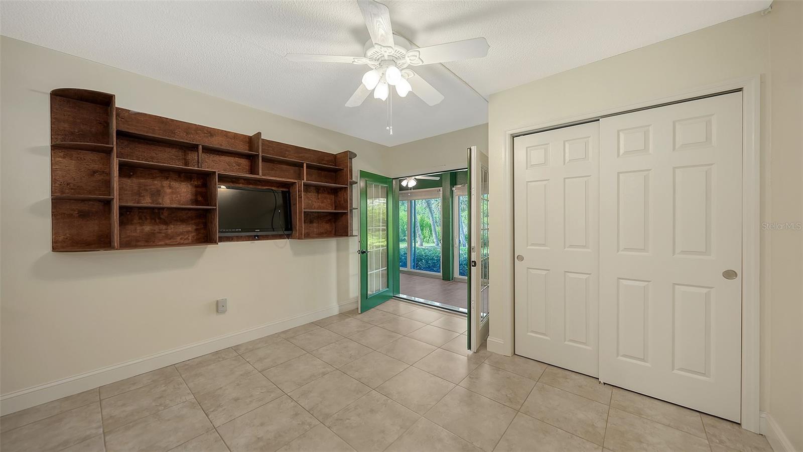 Image 53 of 91 For 225 Hourglass Way 103