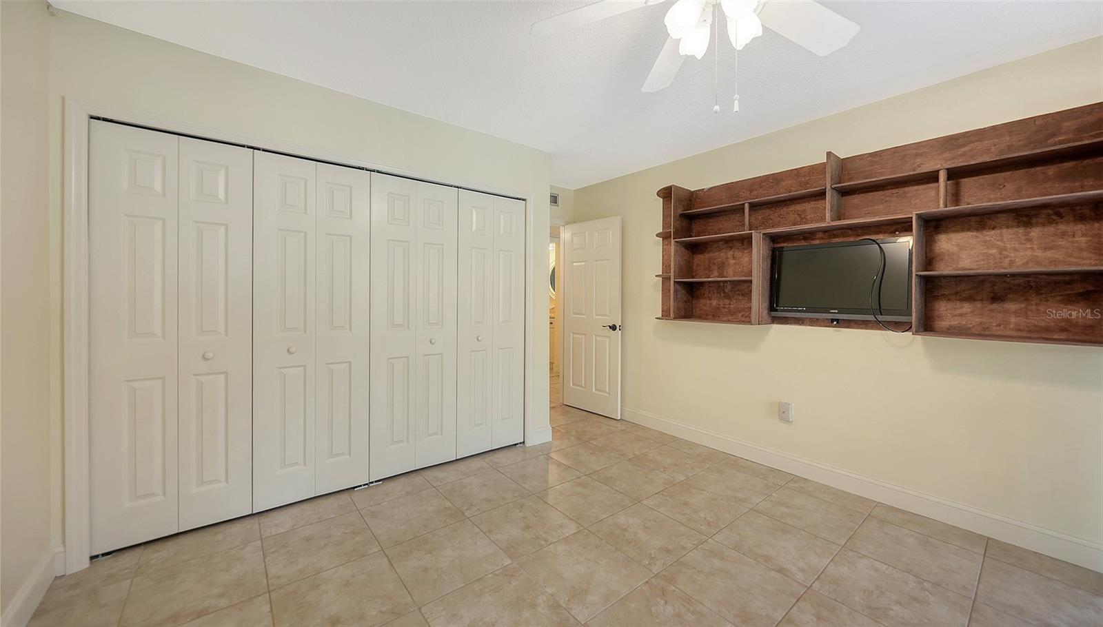 Image 61 of 91 For 225 Hourglass Way 103