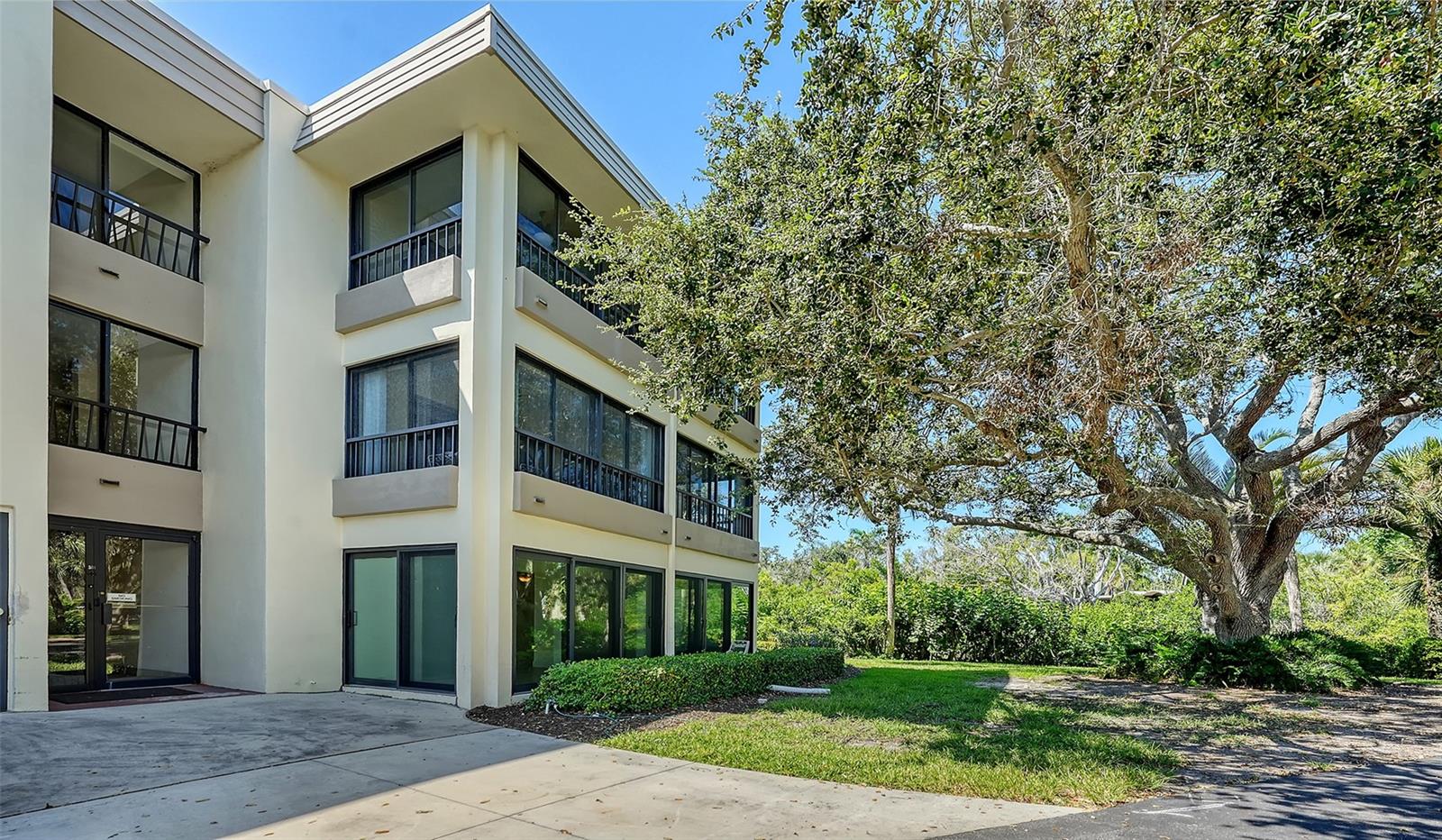 Image 66 of 91 For 225 Hourglass Way 103