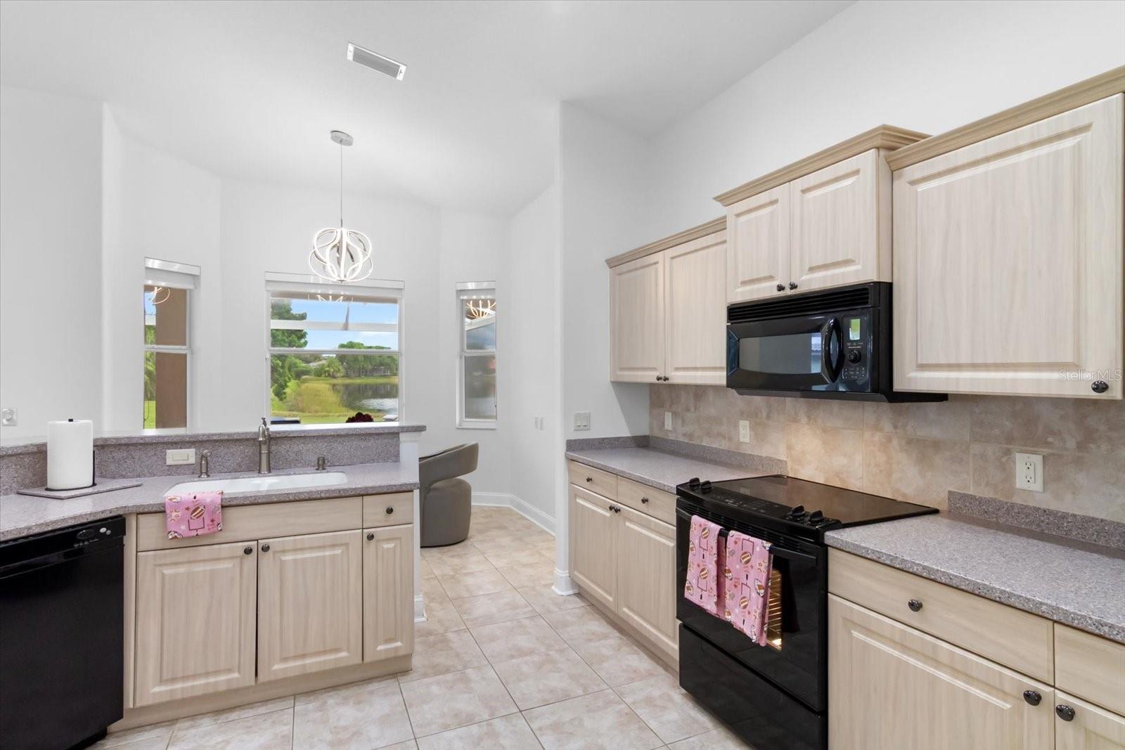Image 19 of 31 For 4913 Three Oaks Boulevard