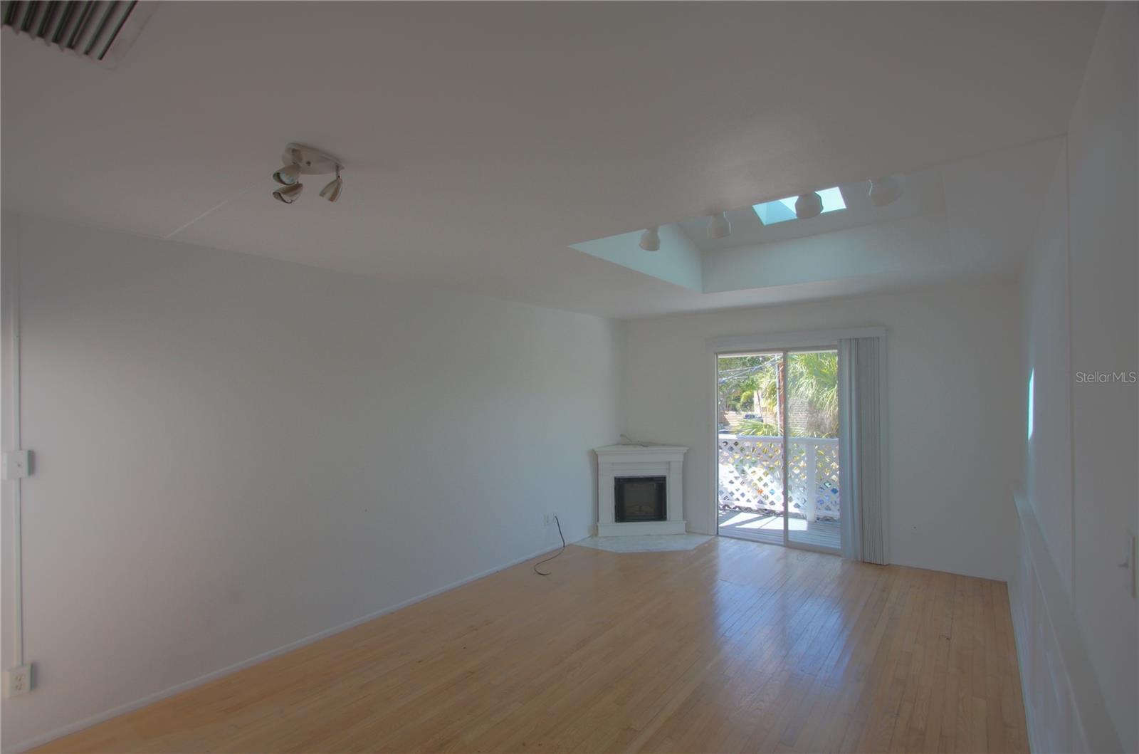 Image 2 of 8 For 307 Osprey Avenue 307
