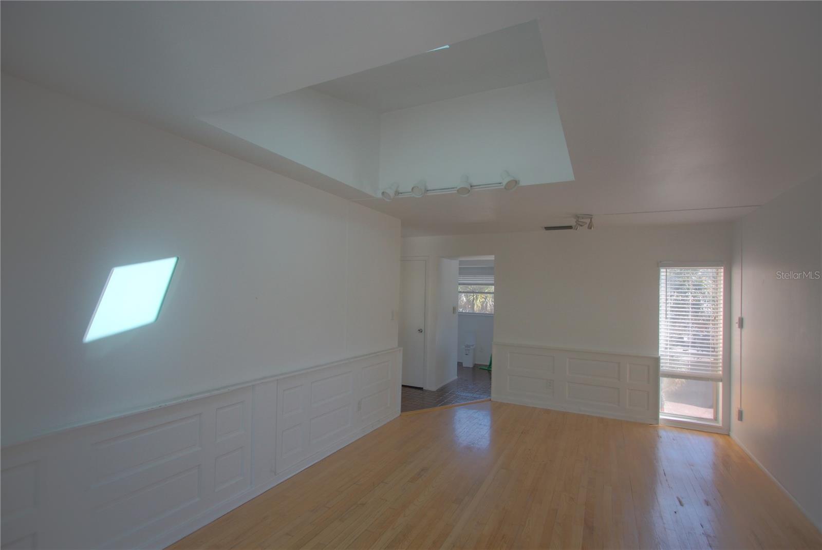 Image 6 of 8 For 307 Osprey Avenue 307