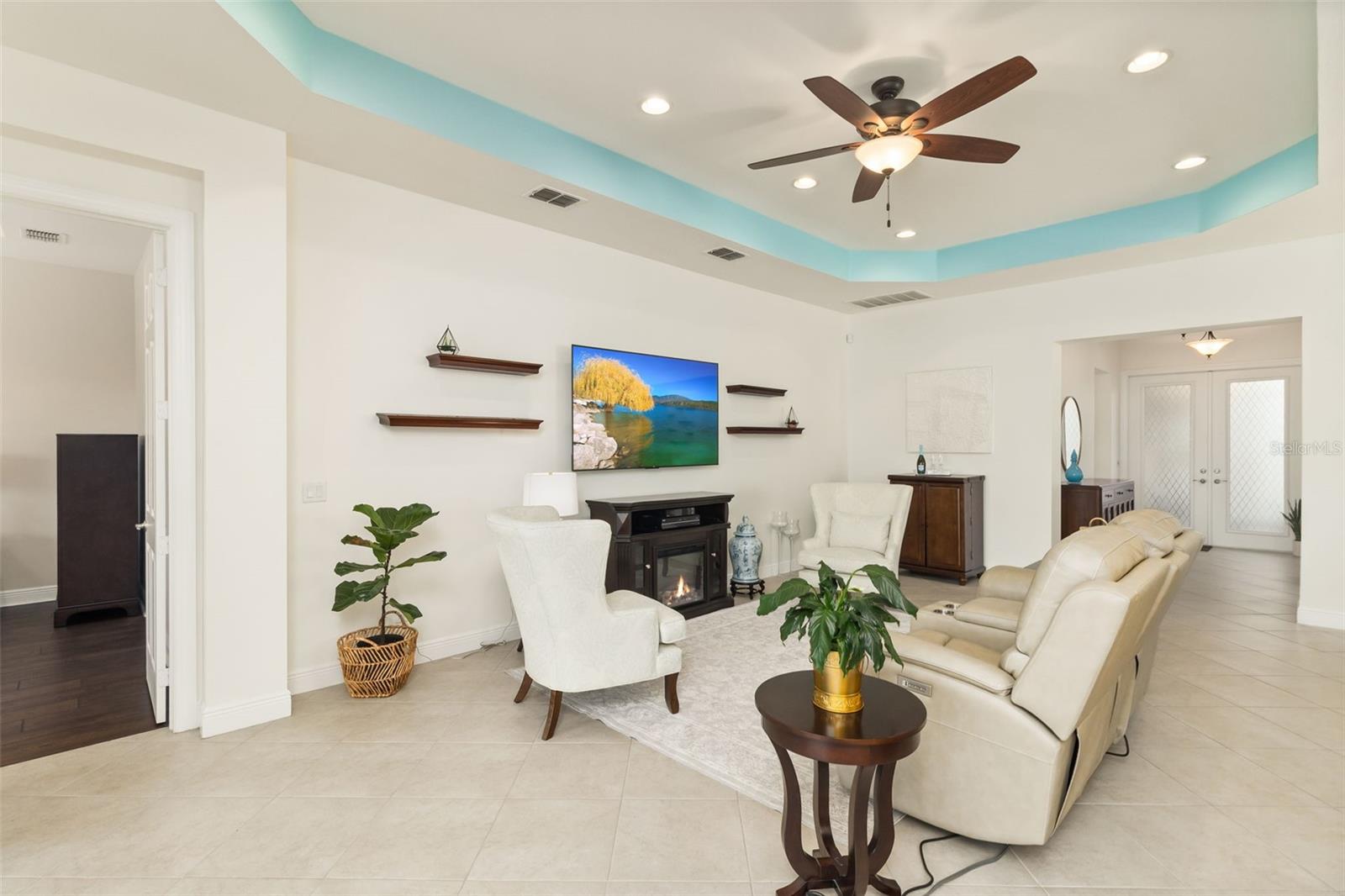 Listing photo id 15 for 16133 Coquina Bay Lane