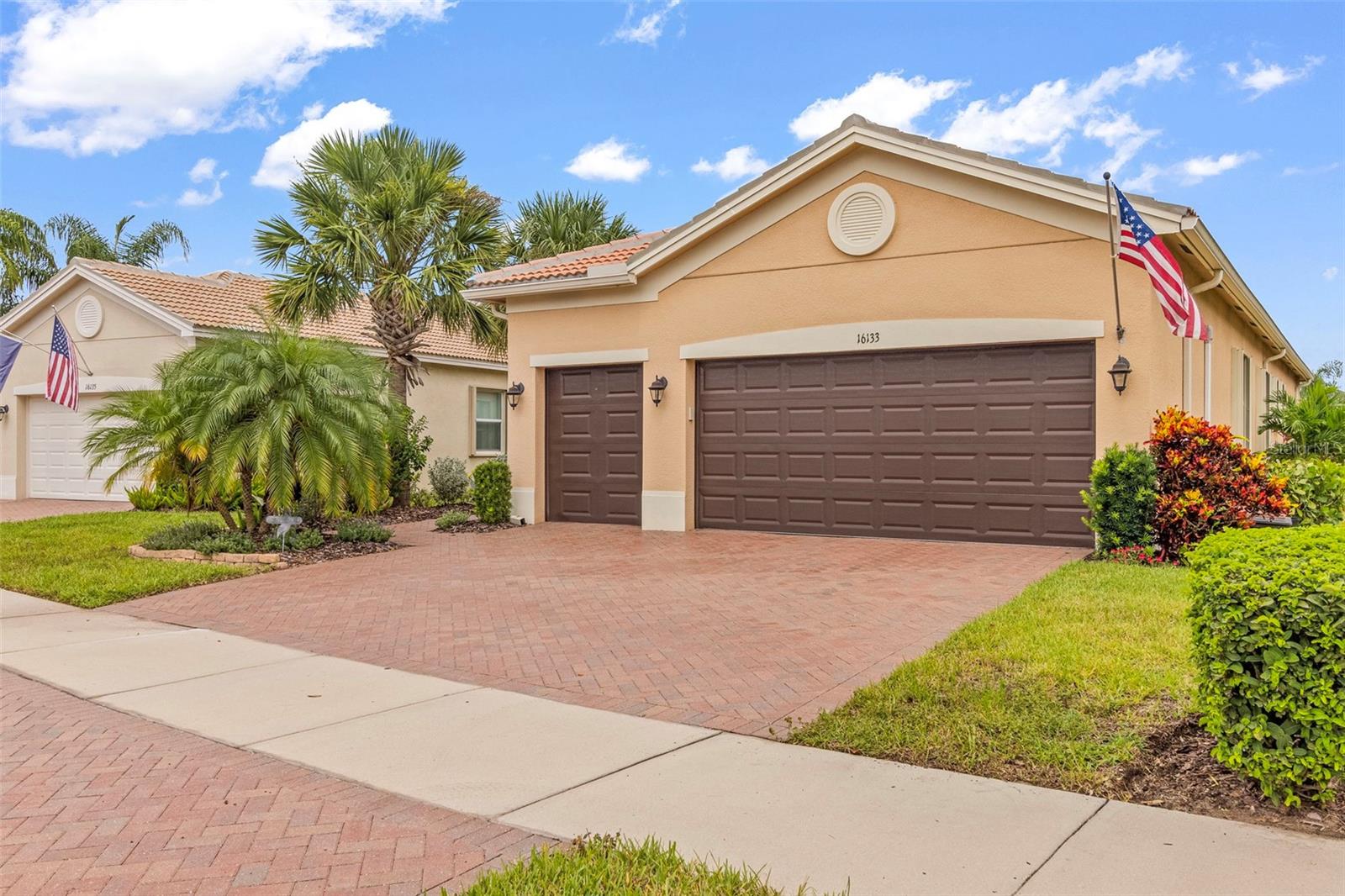 Listing photo id 3 for 16133 Coquina Bay Lane