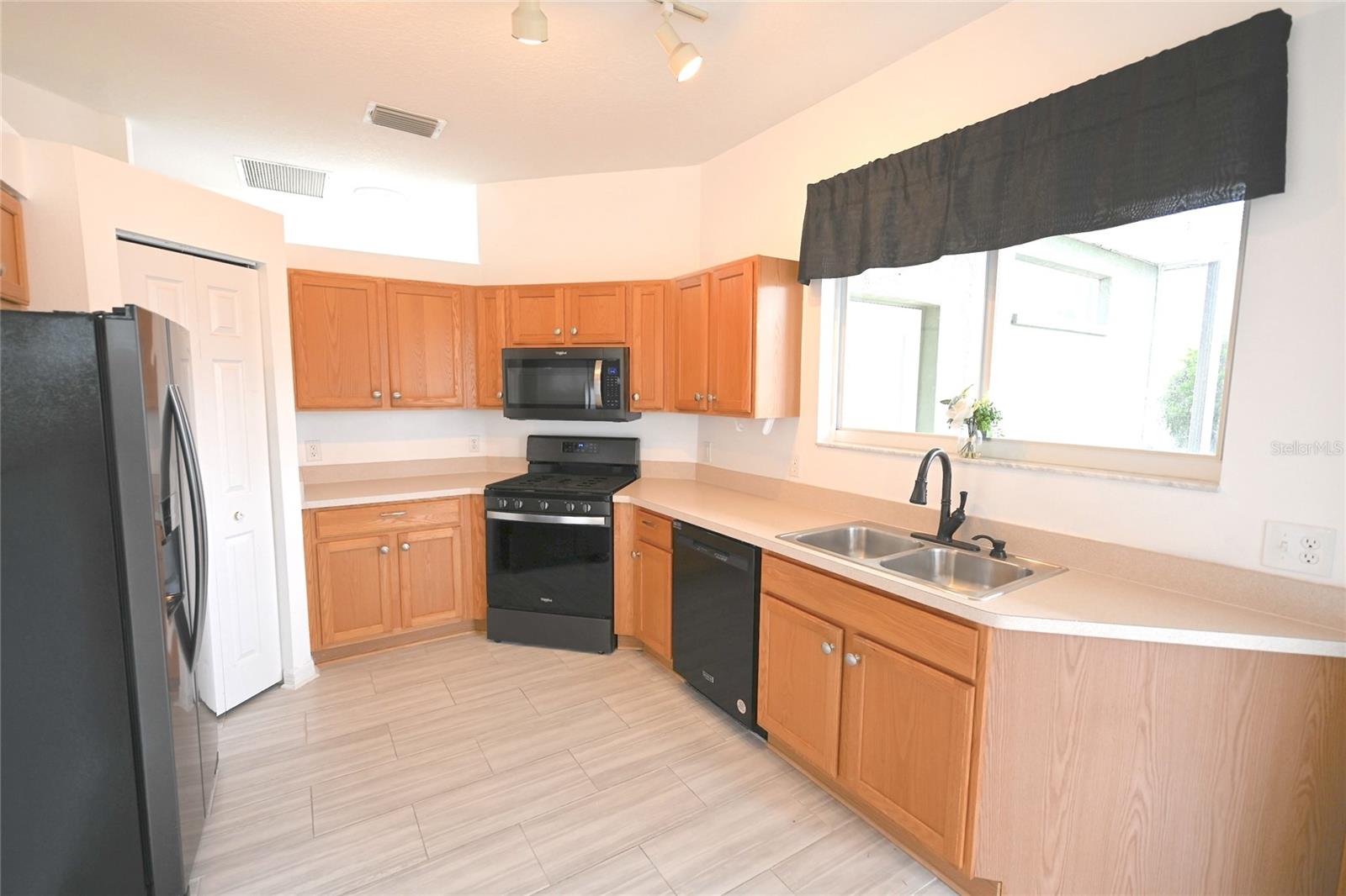 Image 11 of 31 For 1435 Millbrook Circle