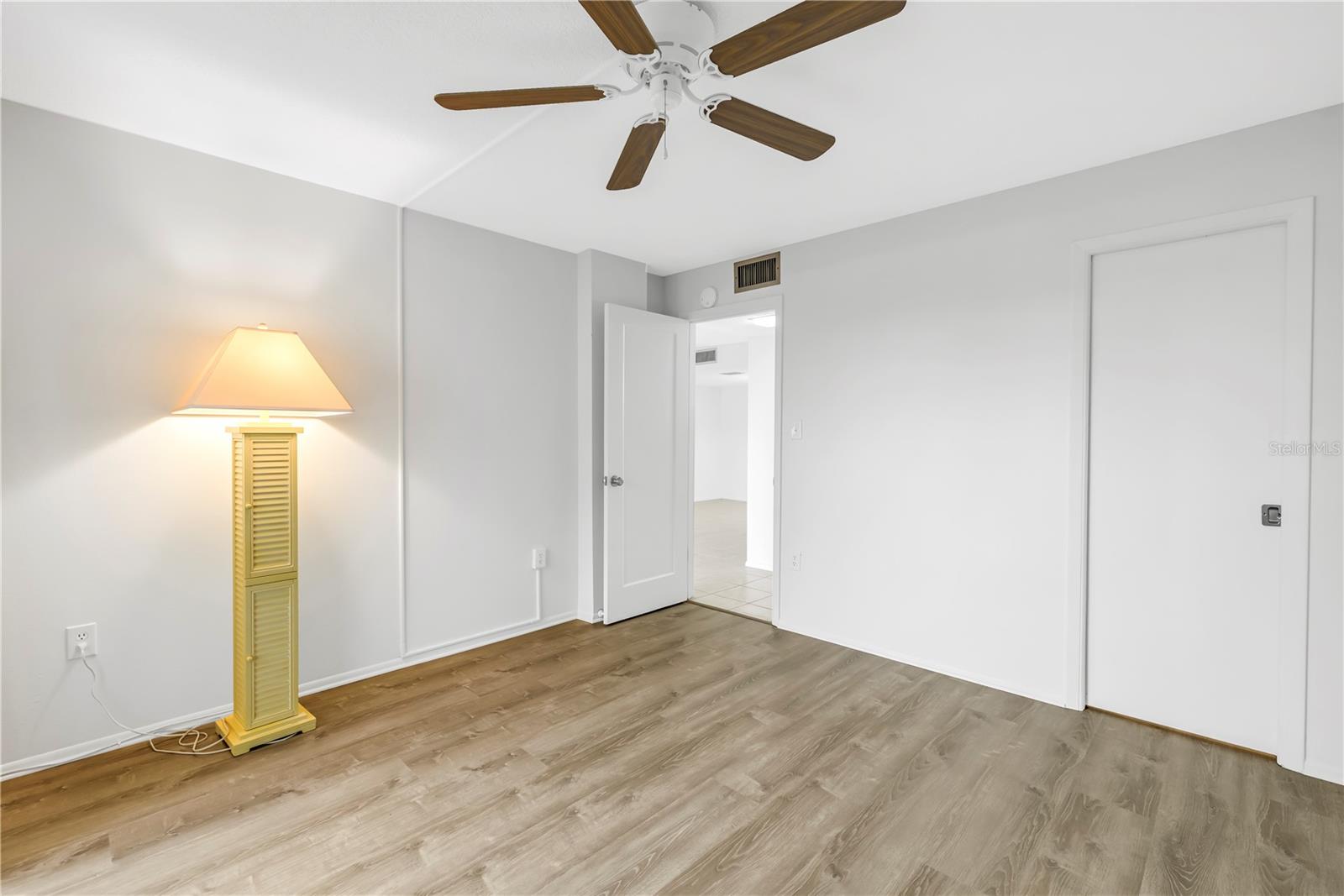 Image 20 of 47 For 6116 43rd Street W 104d