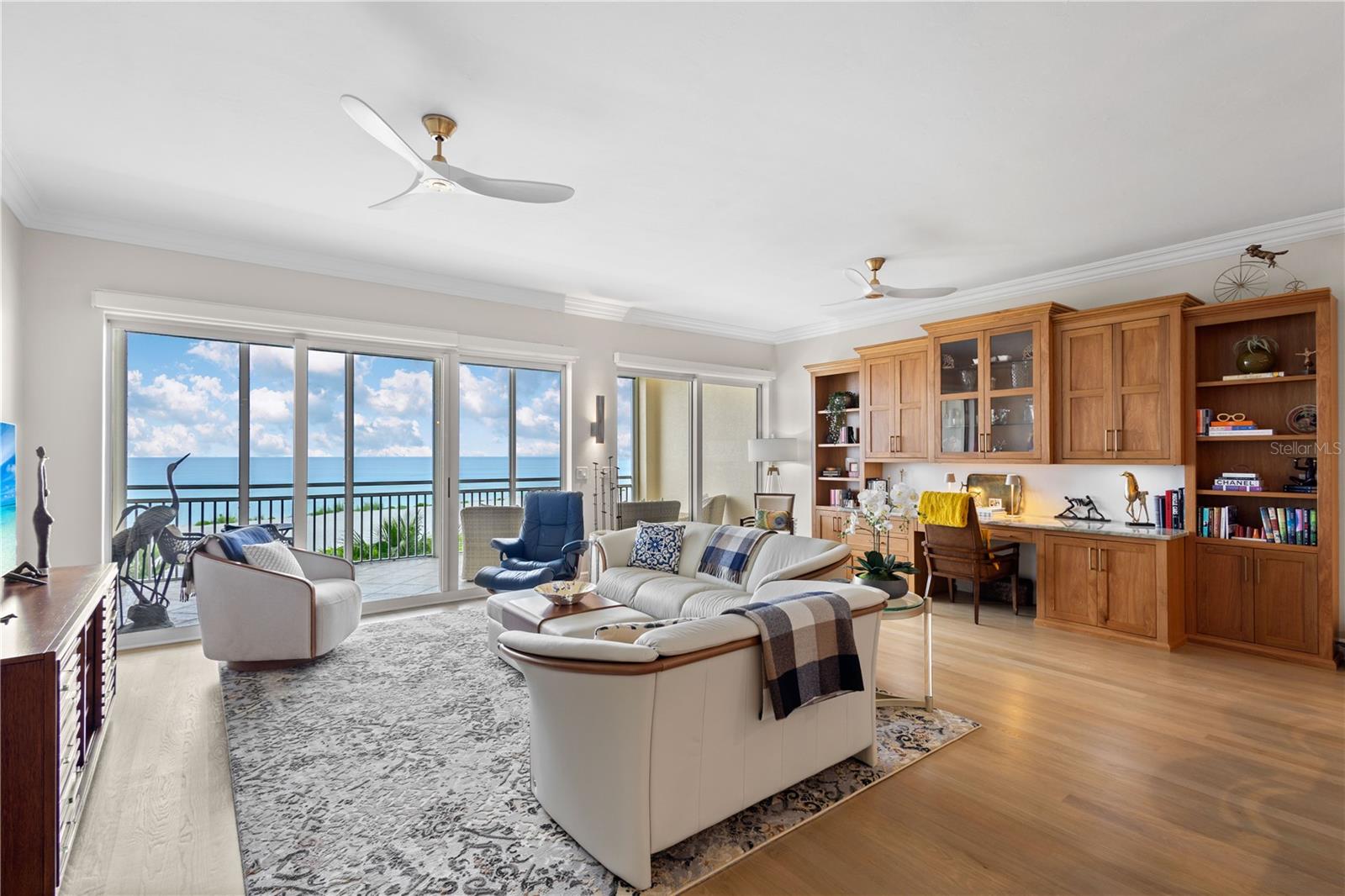 Image 4 of 70 For 811 The Esplanade N 302