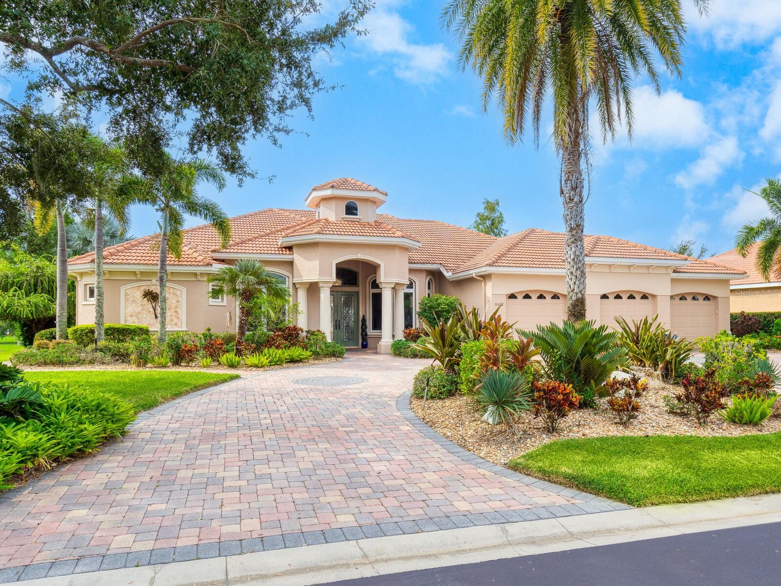 Image 4 of 80 For 11452 Savannah Lakes Drive