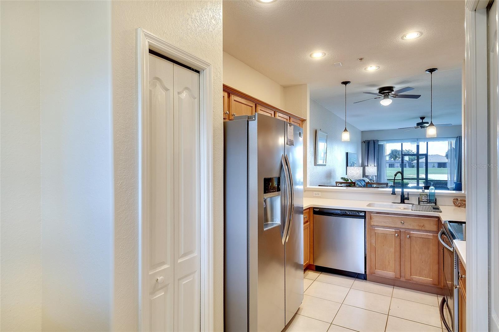 Image 11 of 46 For 803 Fairwaycove Lane 108