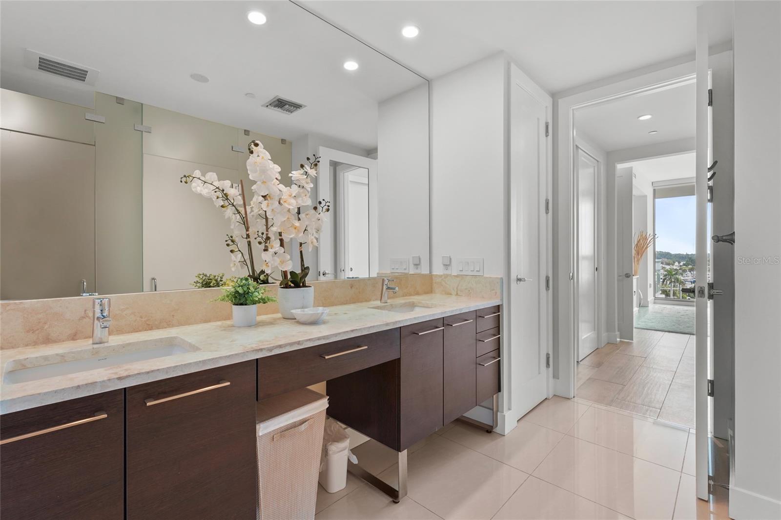 Image 41 of 69 For 1155 Gulfstream Avenue 508