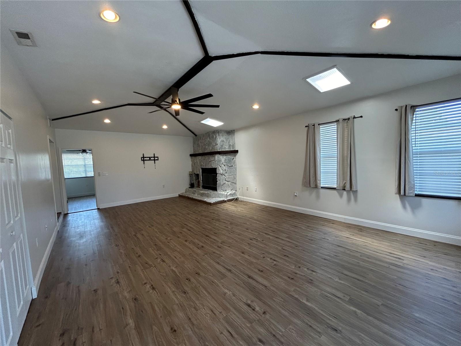 Image 17 of 26 For 2716 26th Avenue Drive W
