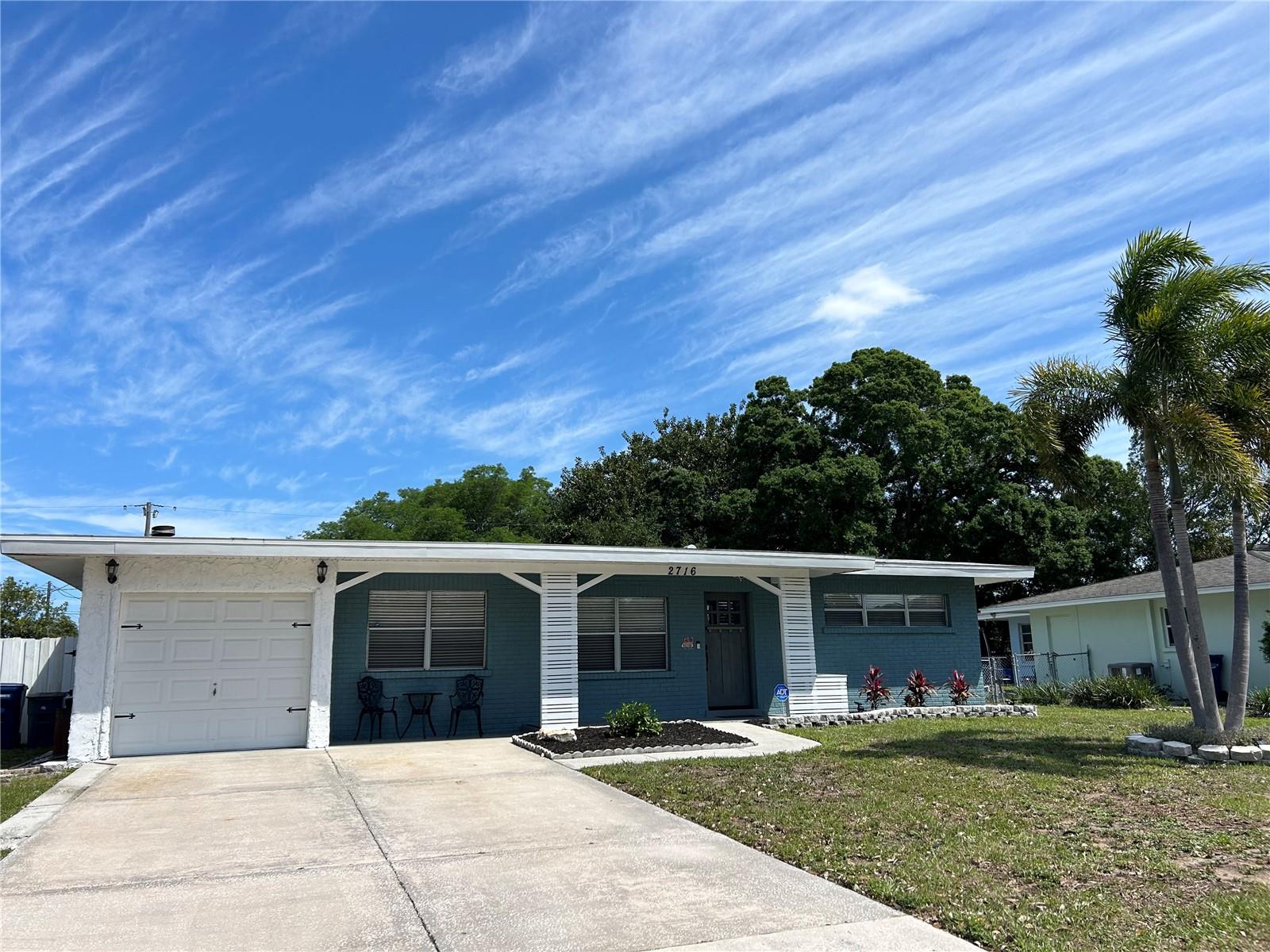 Image 2 of 26 For 2716 26th Avenue Drive W