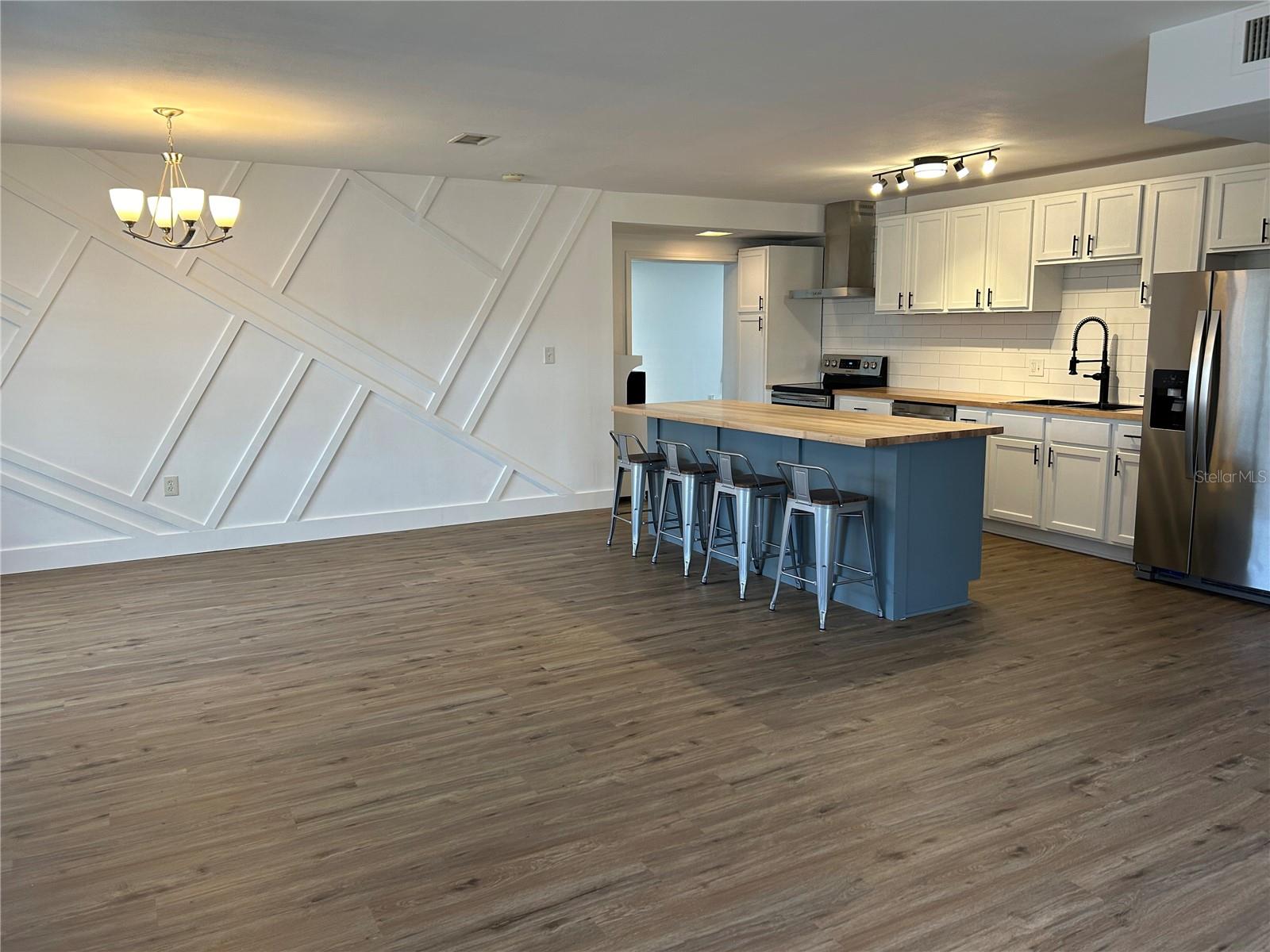 Image 8 of 26 For 2716 26th Avenue Drive W