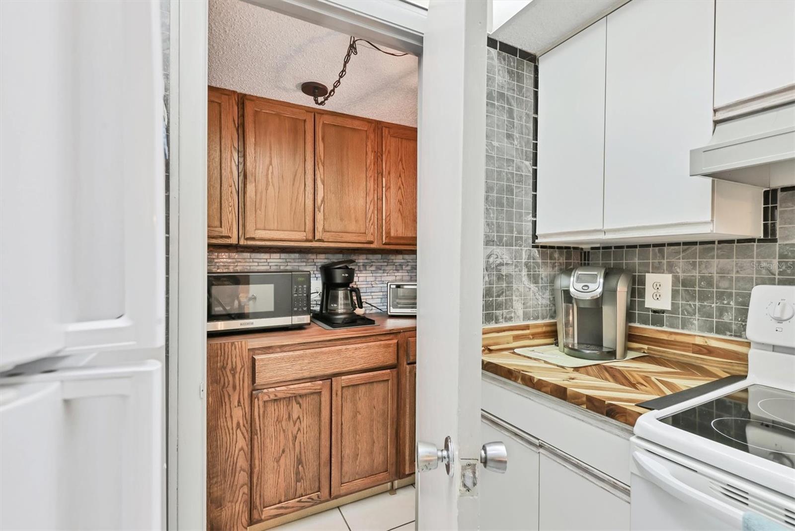 Image 15 of 39 For 6116 43rd Street W 405d