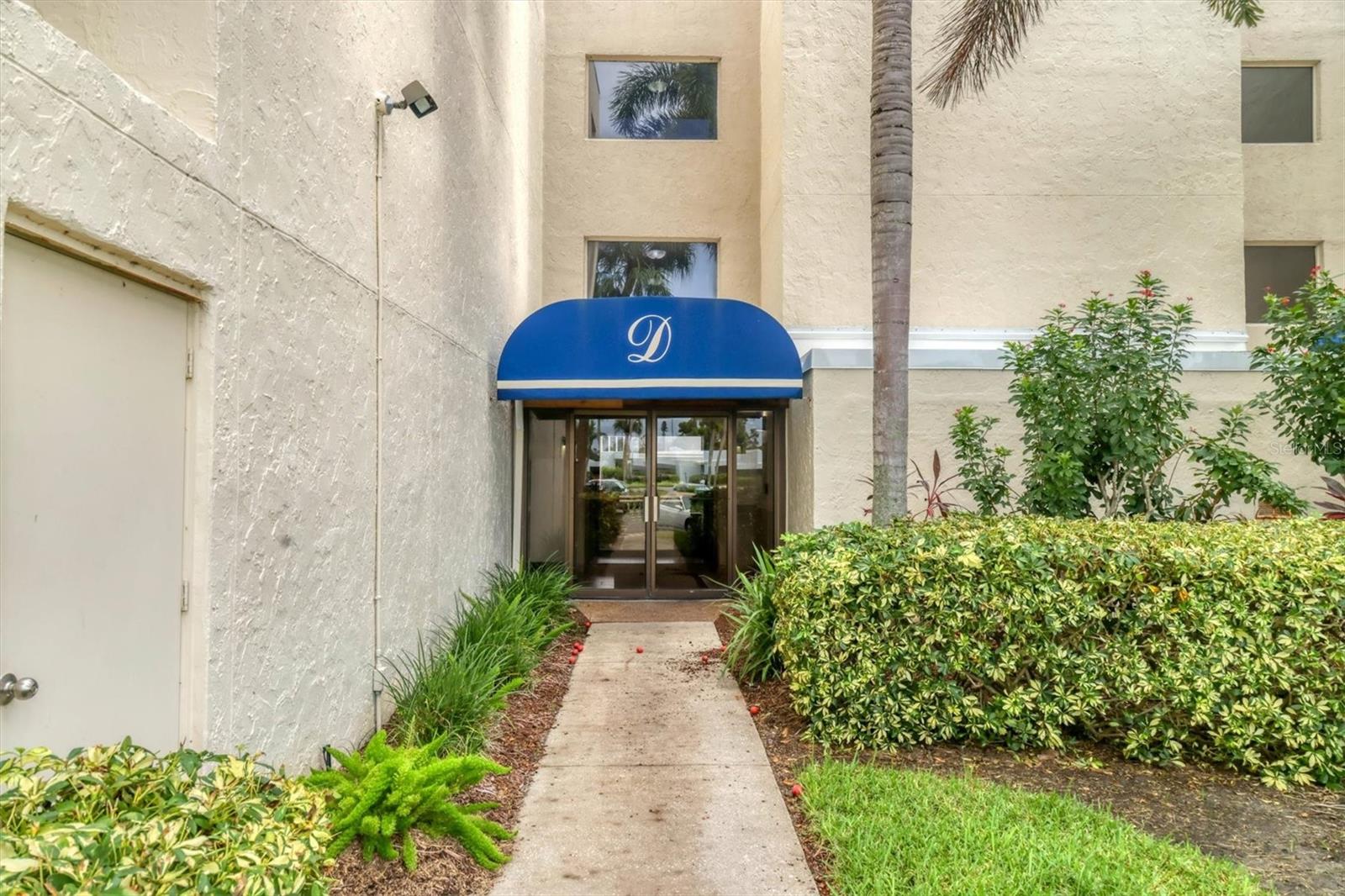 Image 7 of 39 For 6116 43rd Street W 405d