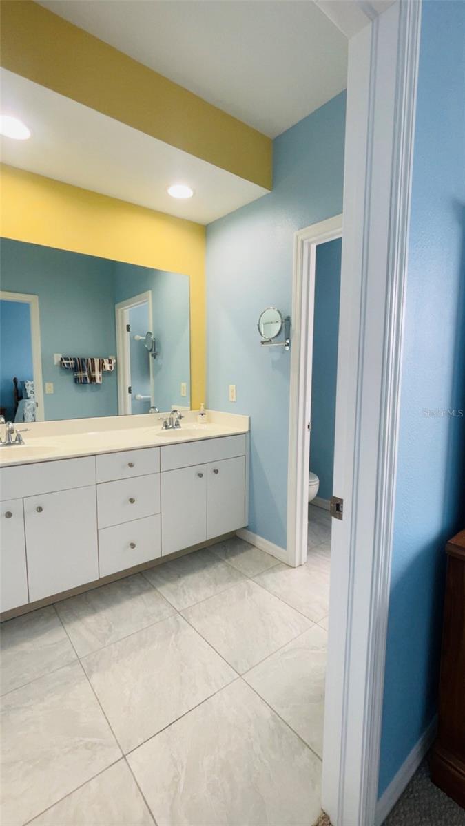 Image 32 of 65 For 8238 Harborside Circle