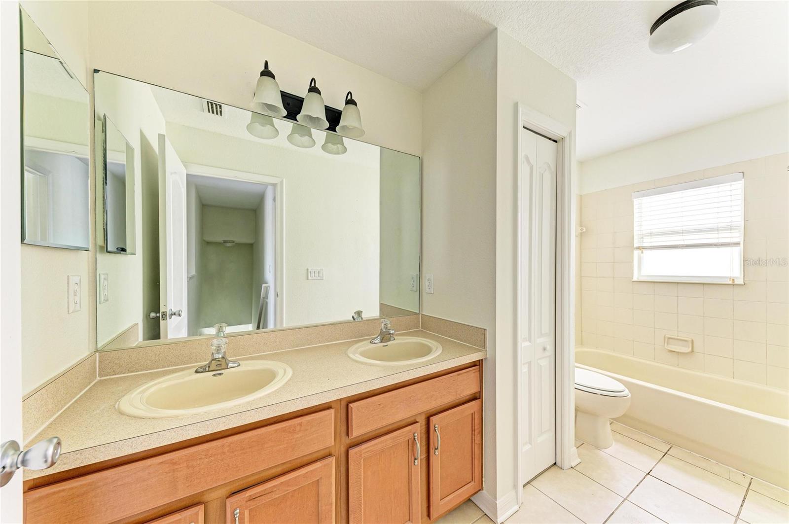 Image 21 of 32 For 15121 Searobbin Drive