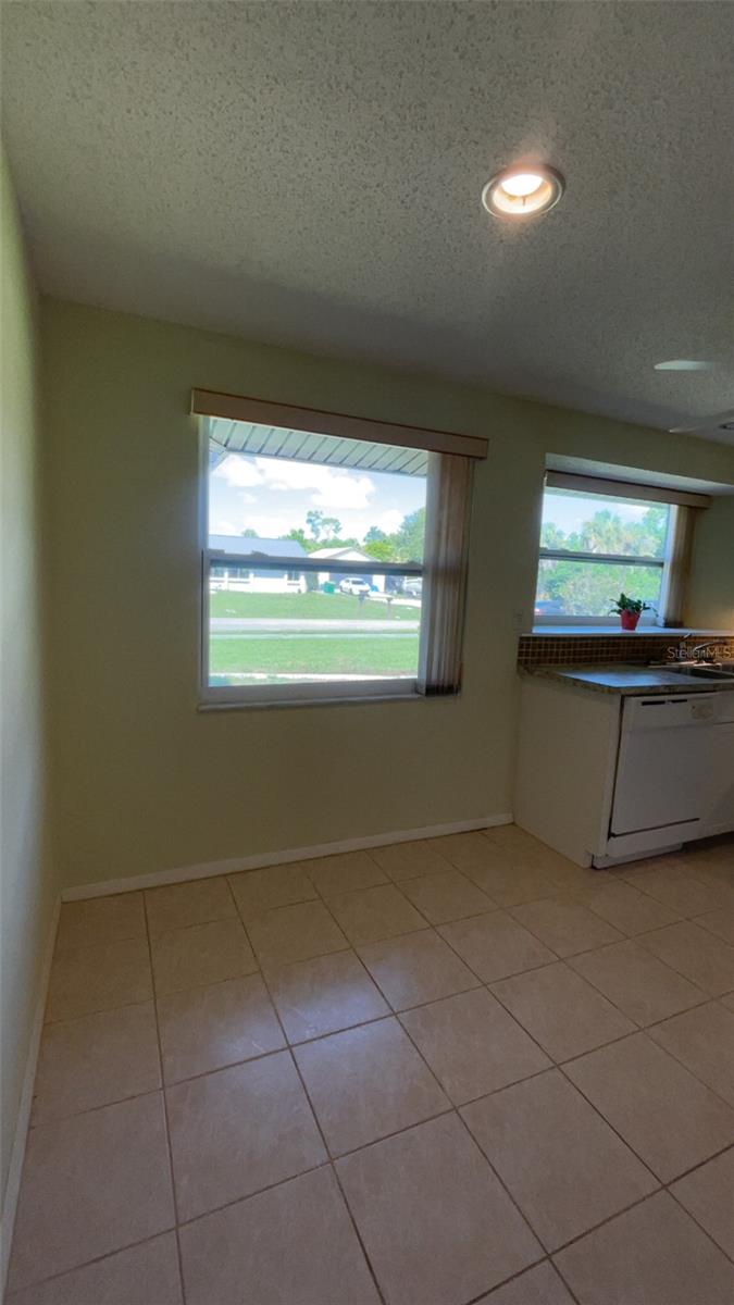 Image 10 of 47 For 2064 Pellam Boulevard