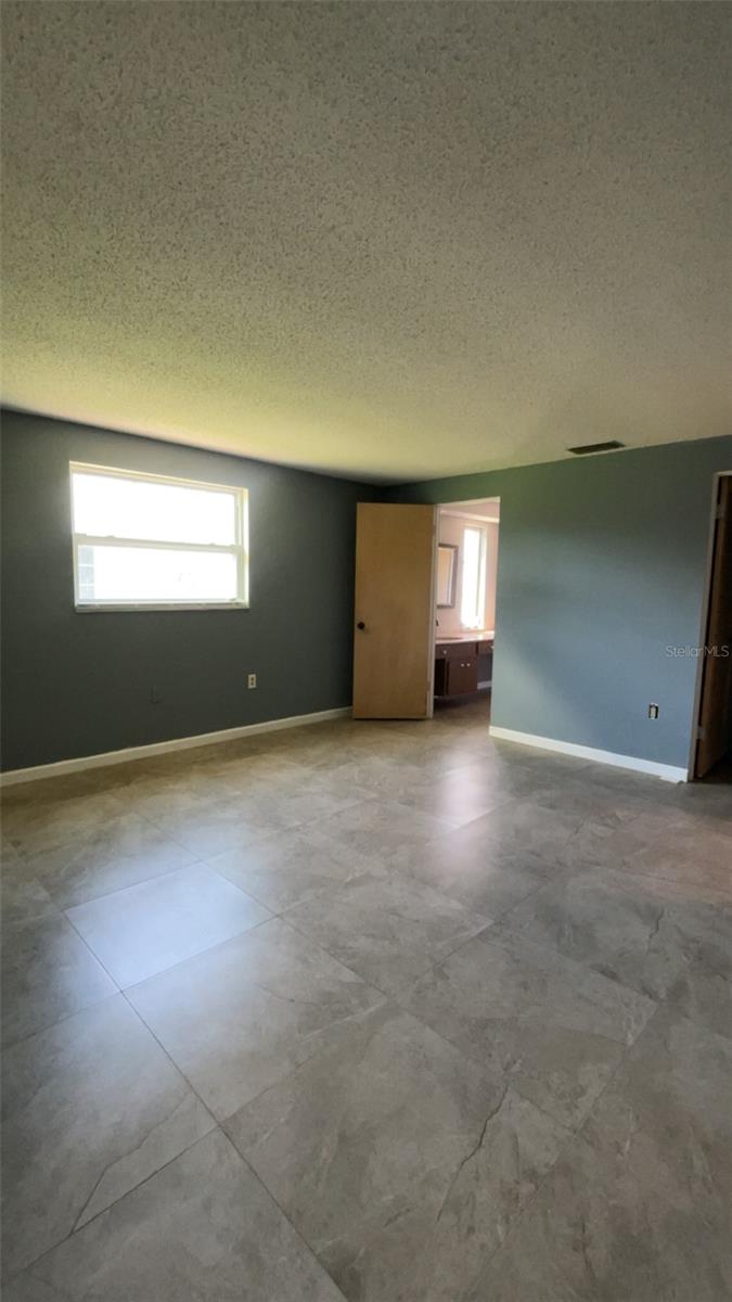 Image 12 of 47 For 2064 Pellam Boulevard