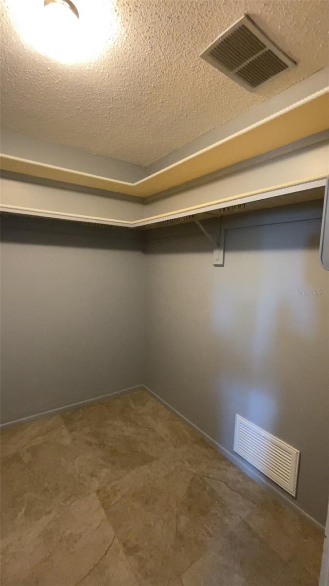 Image 14 of 47 For 2064 Pellam Boulevard