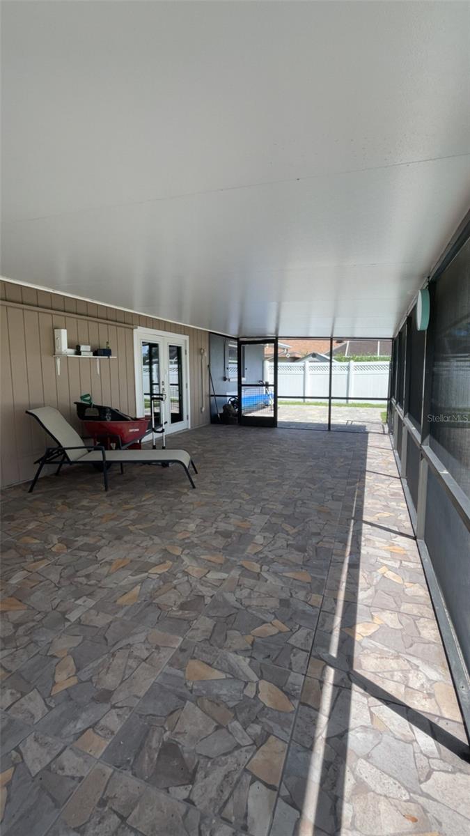 Image 34 of 47 For 2064 Pellam Boulevard