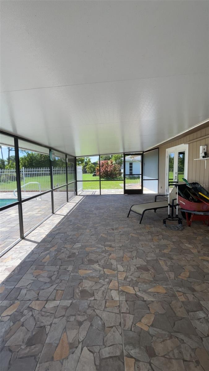 Image 35 of 47 For 2064 Pellam Boulevard