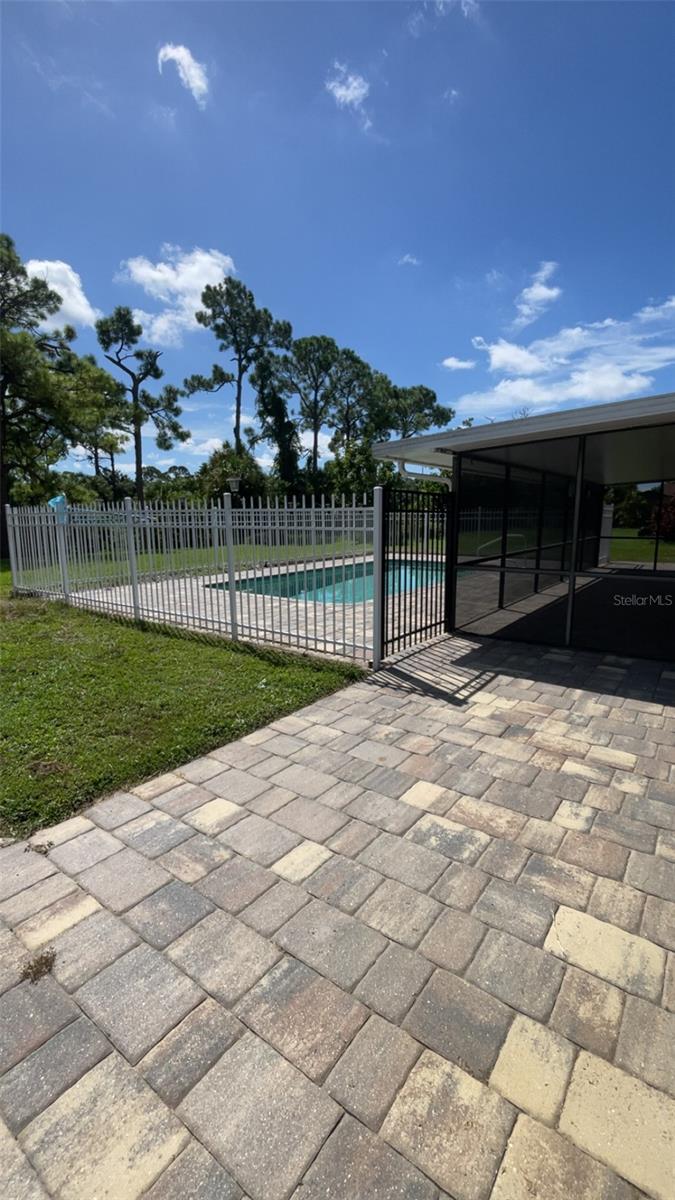 Image 40 of 47 For 2064 Pellam Boulevard