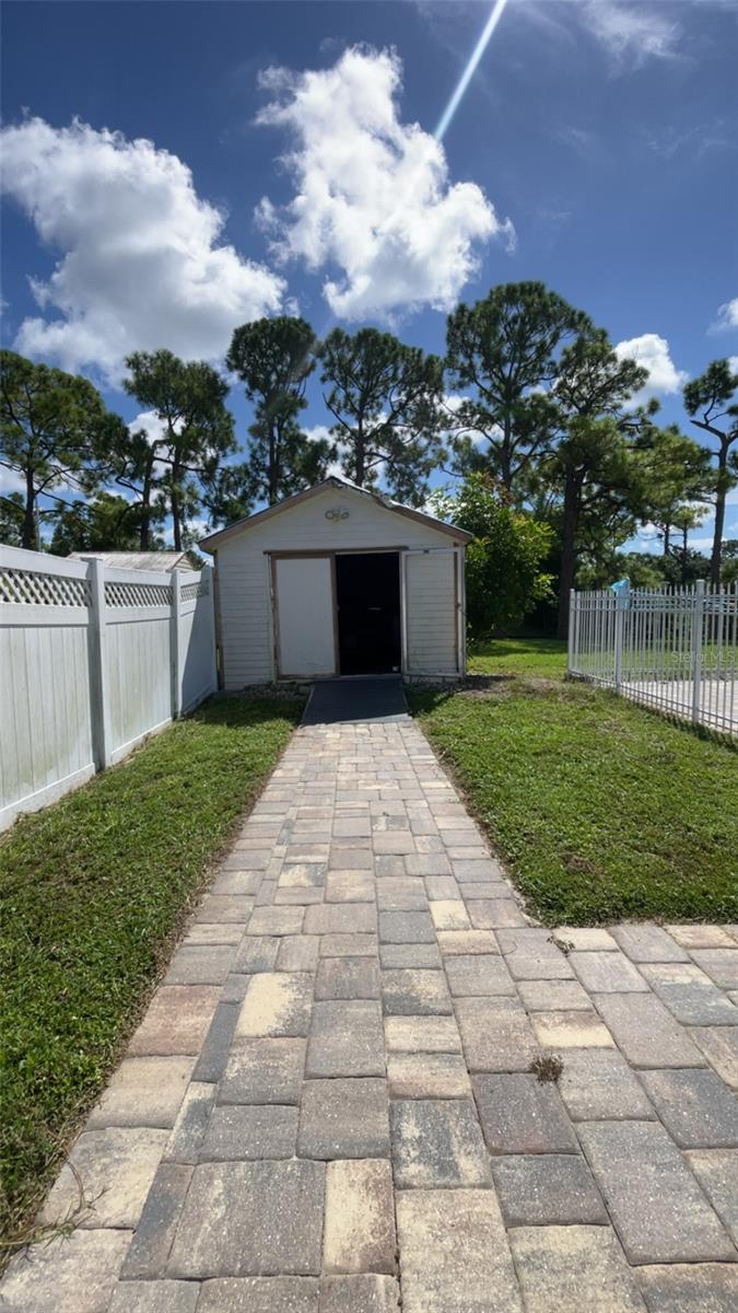 Image 41 of 47 For 2064 Pellam Boulevard