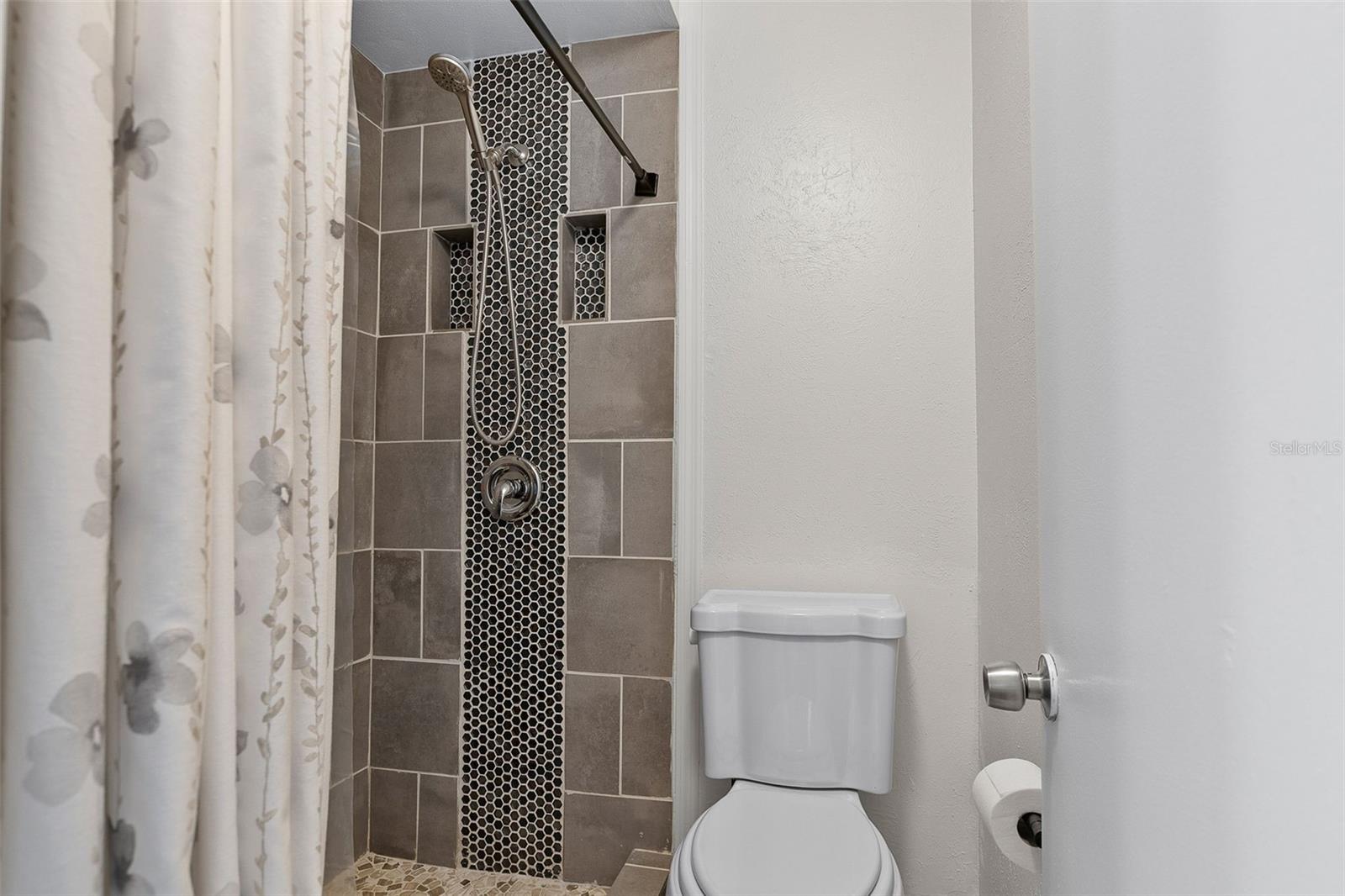Image 26 of 37 For 4462 Sandner Drive 4462