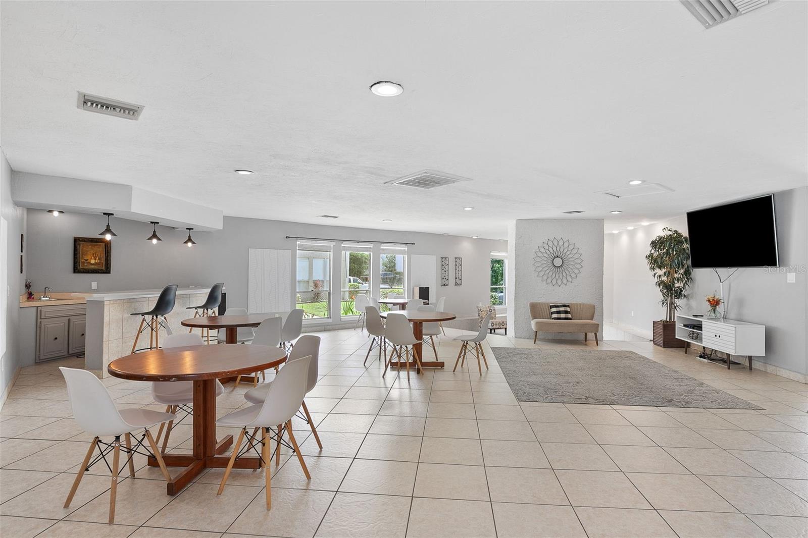 Image 32 of 37 For 4462 Sandner Drive 4462