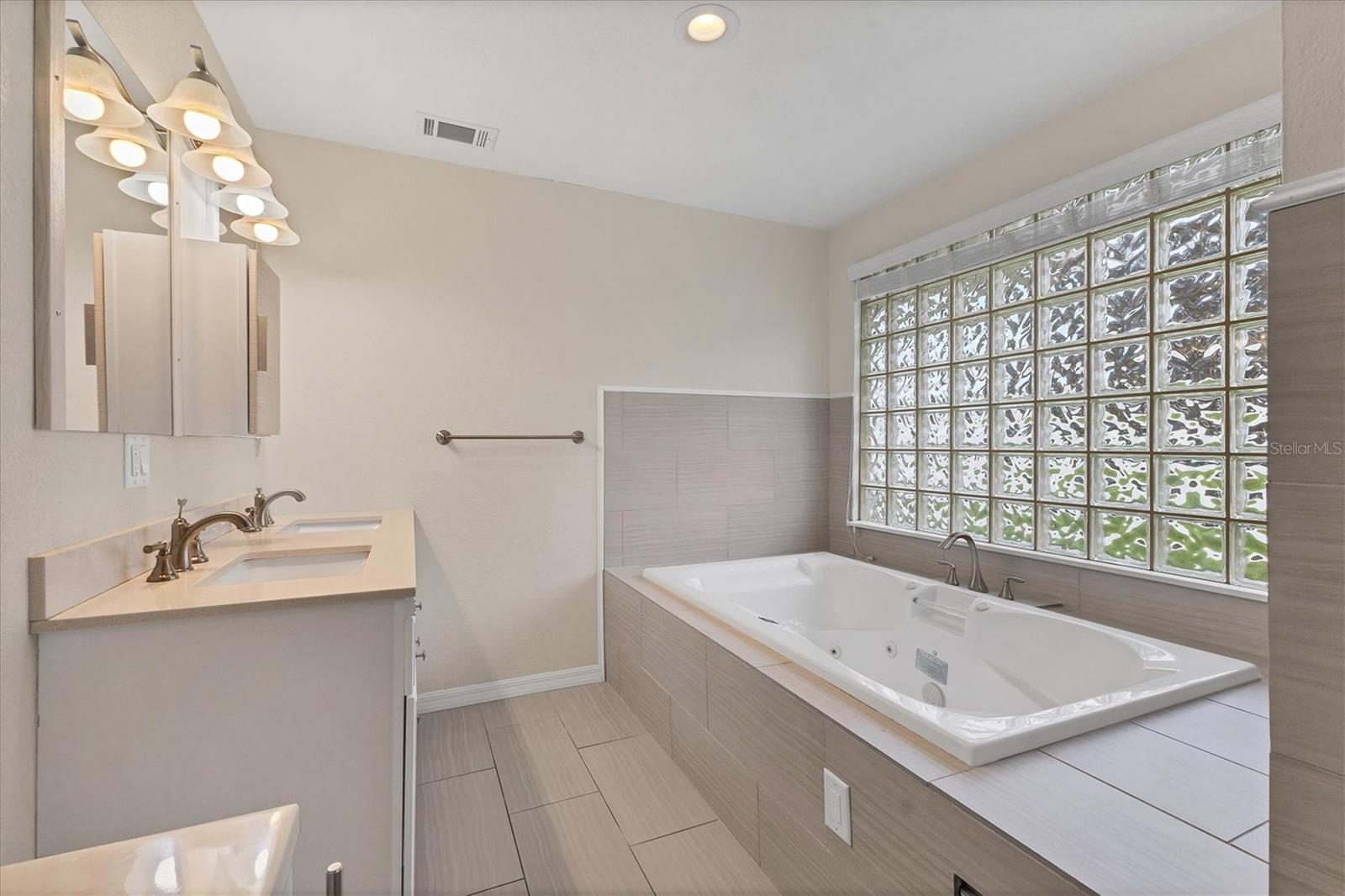 Image 24 of 50 For 3821 Calliandra Drive