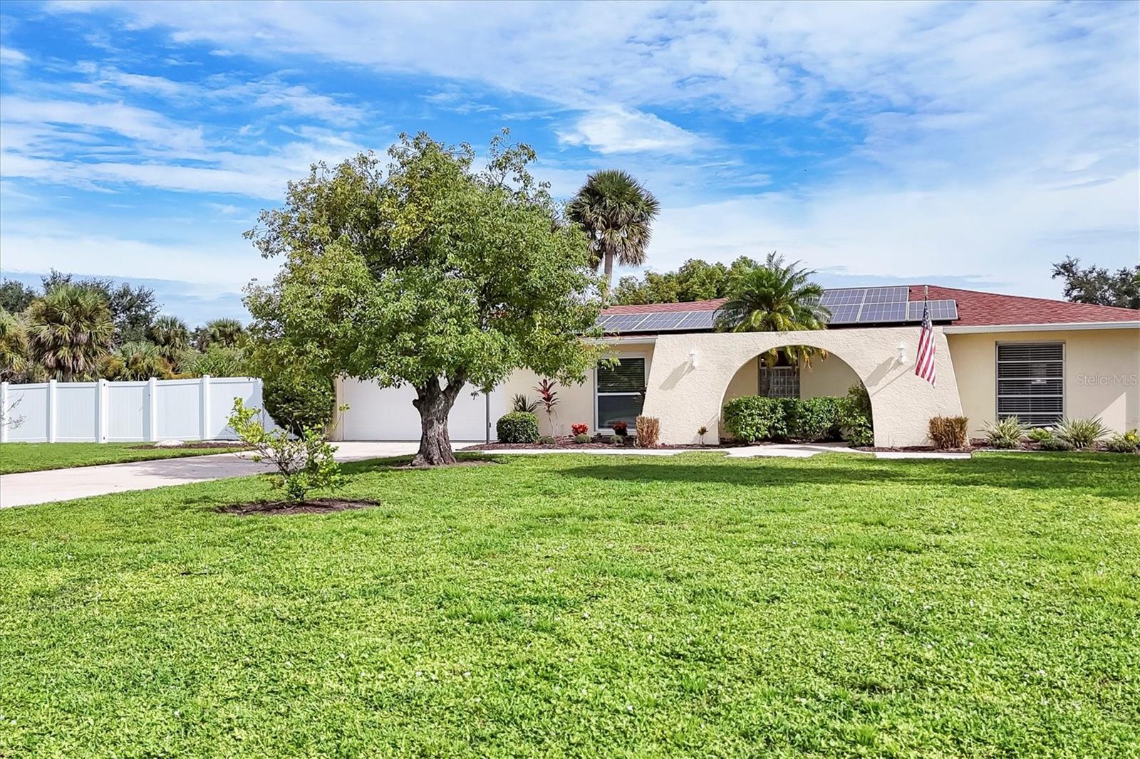 Image 4 of 50 For 3821 Calliandra Drive