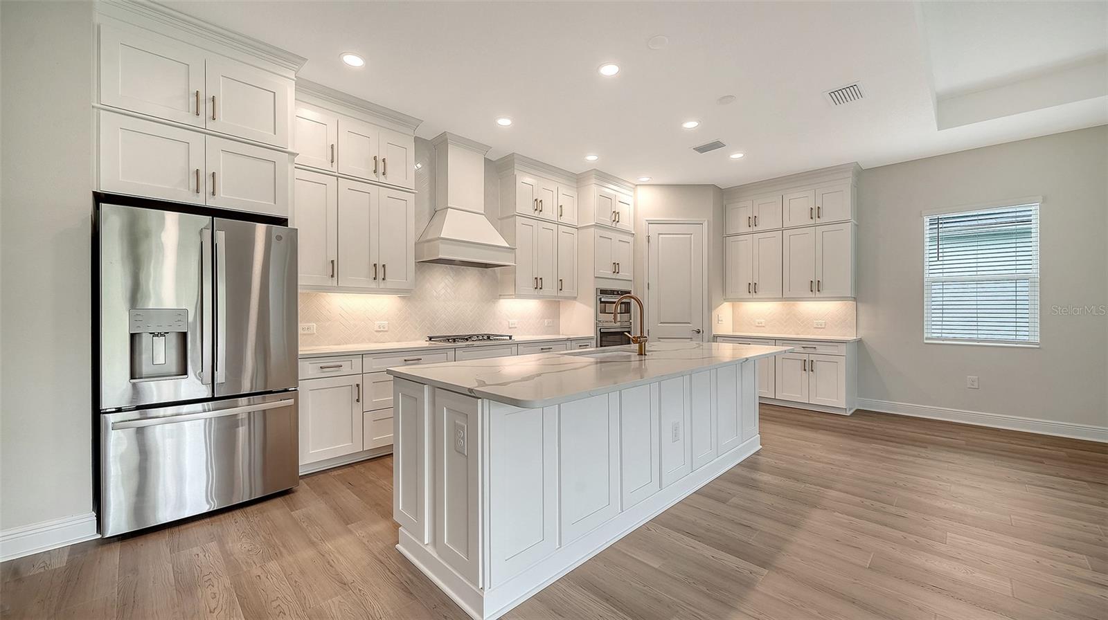 Image 18 of 47 For 10050 Crystal Isles Circle