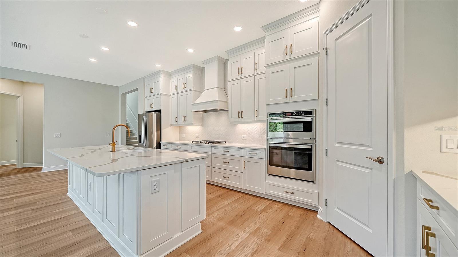 Image 20 of 47 For 10050 Crystal Isles Circle