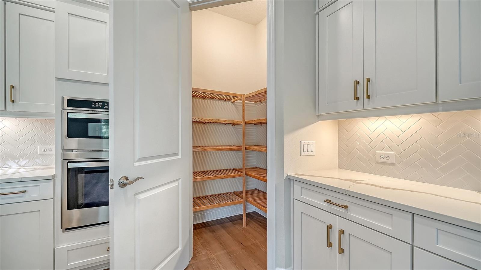 Image 21 of 47 For 10050 Crystal Isles Circle