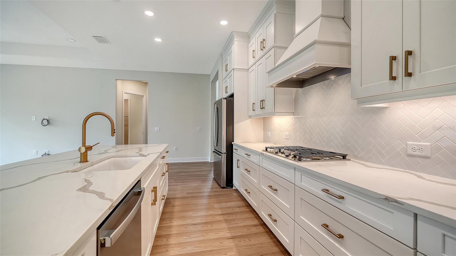 Image 22 of 47 For 10050 Crystal Isles Circle