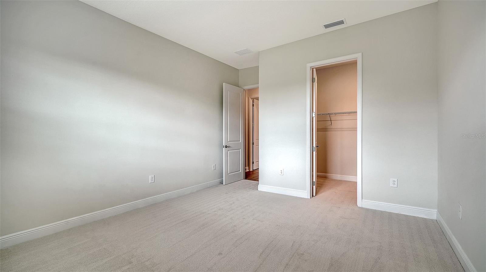 Image 33 of 47 For 10050 Crystal Isles Circle