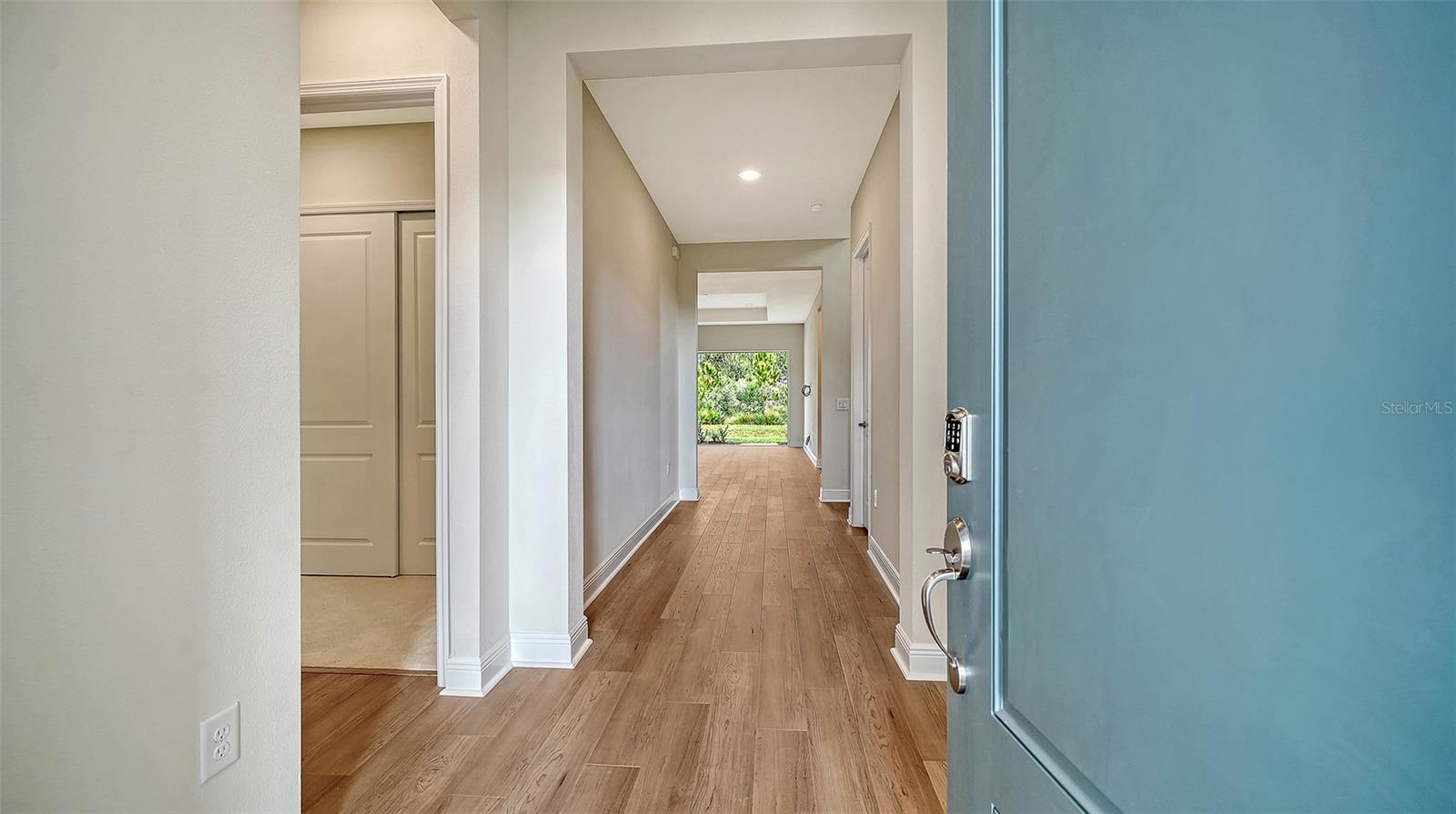 Image 7 of 47 For 10050 Crystal Isles Circle