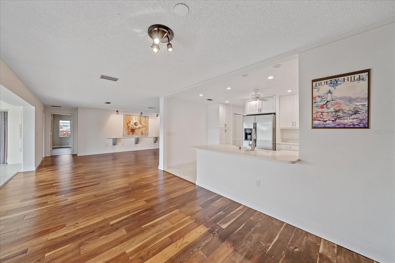 Image 10 of 36 For 7077 Country Club Drive N