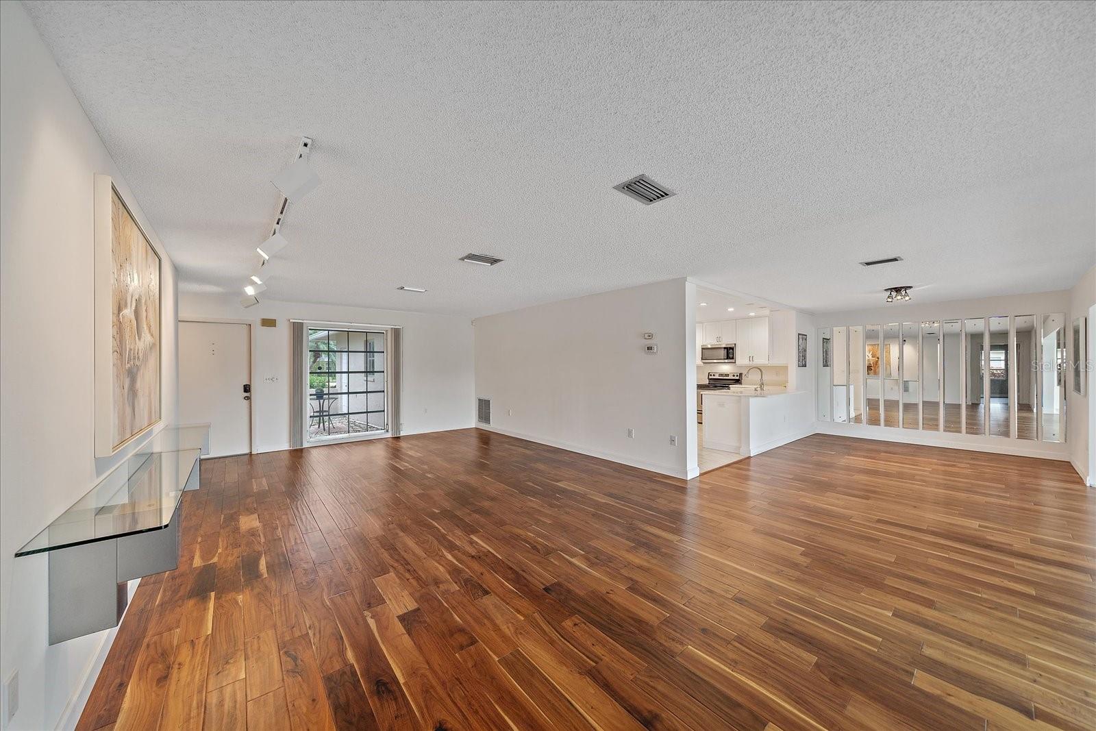 Image 6 of 36 For 7077 Country Club Drive N