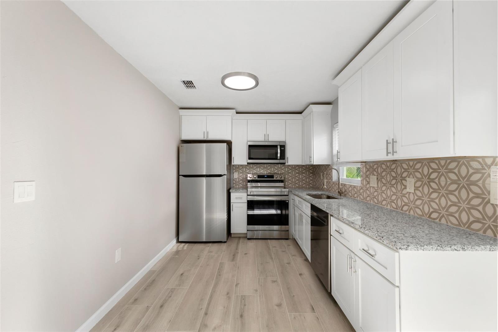 Image 11 of 46 For 111 17th Street E