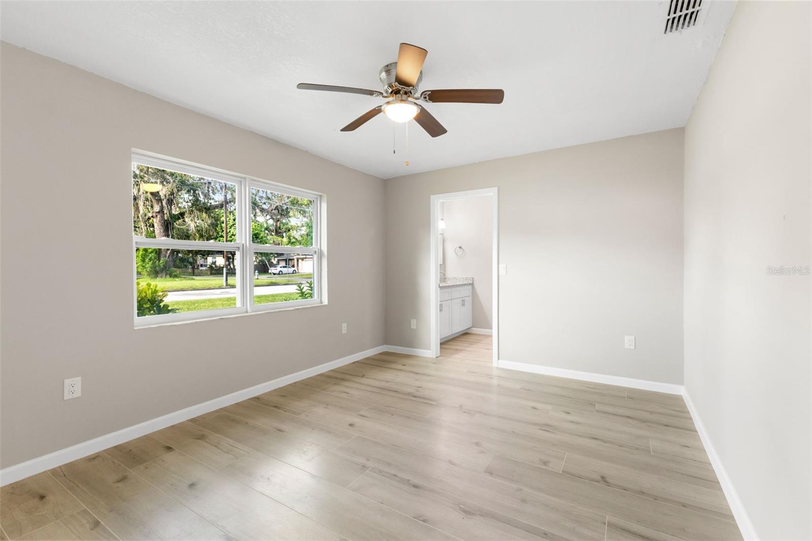 Image 16 of 46 For 111 17th Street E