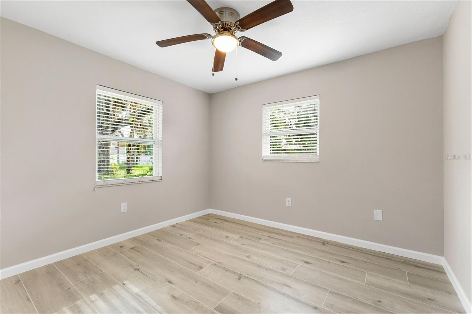 Image 19 of 46 For 111 17th Street E