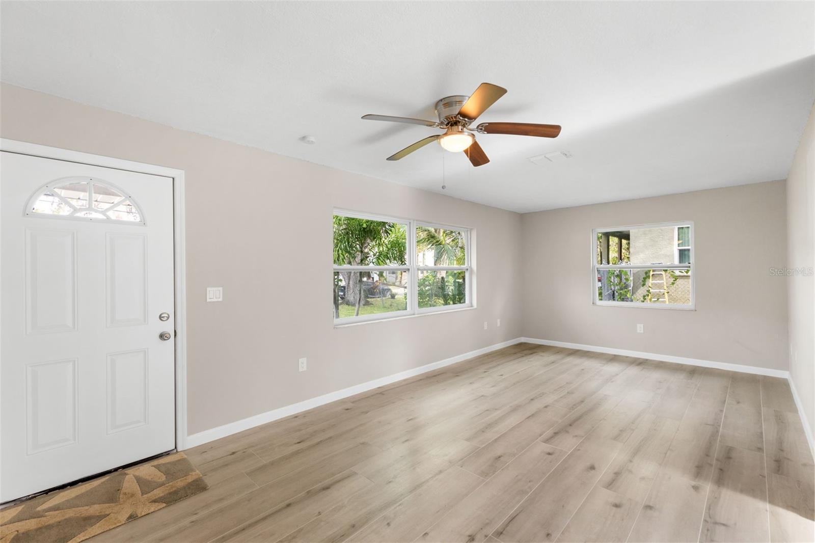 Image 4 of 46 For 111 17th Street E