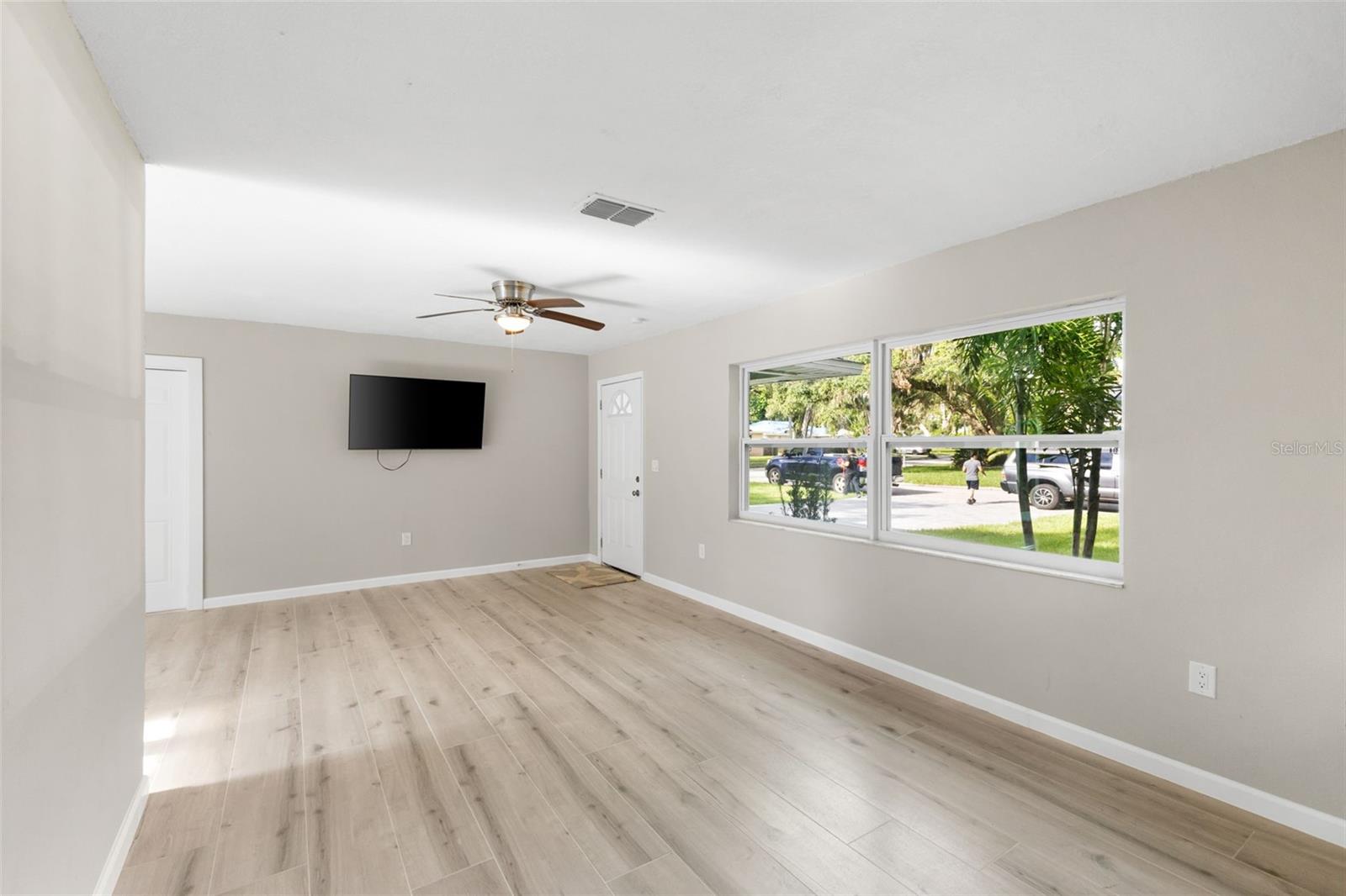 Image 7 of 46 For 111 17th Street E