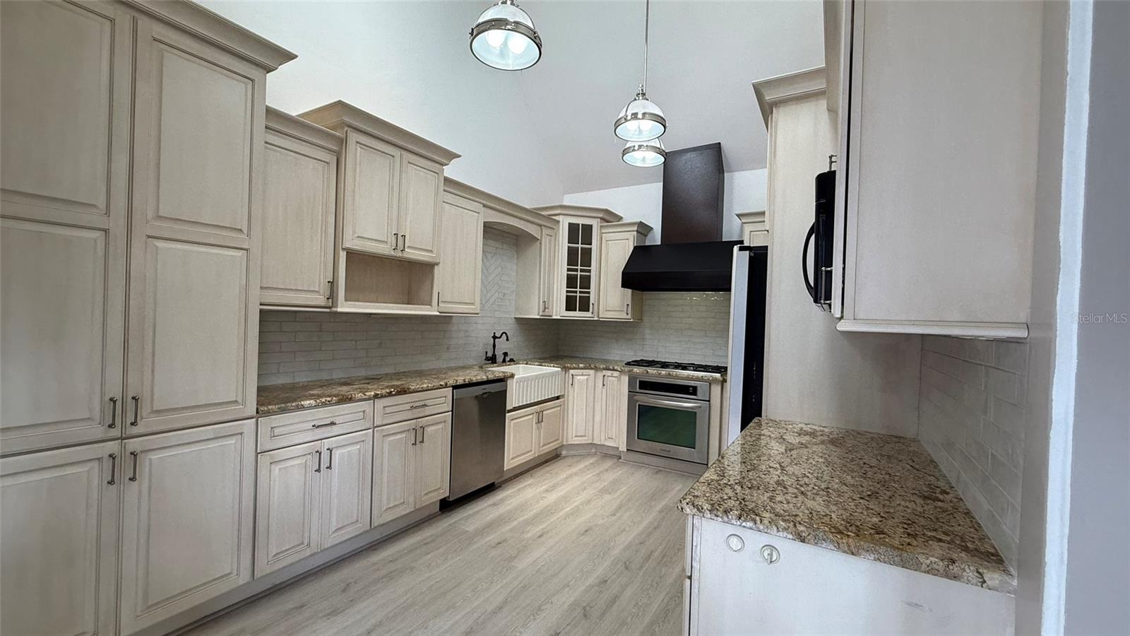Image 36 of 98 For 1330 Cherry Street Ne